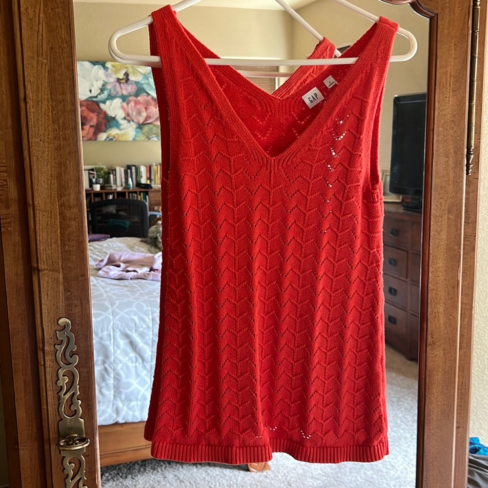 Gap size small orange/red tank sweater